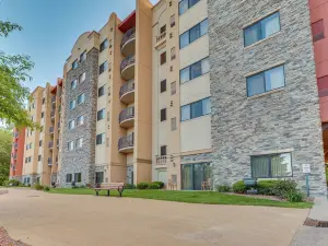 威斯康星戴尔斯温泉度假村公寓带2个壁炉(Wisconsin Dells Resort Condo w/ 2 Fireplaces)