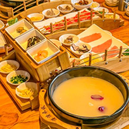 云南昆明+大理市+丽江+西双版纳8日7晚跟团游 云南昆明+大理市+丽江+西双版纳8日7晚跟团游