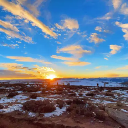 新都桥+亚拉雪山风景区+红海子3日2晚拼小团