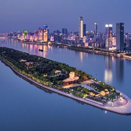 长沙+韶山+张家界+武陵源+天门山+凤凰7日6晚跟团游 长沙+韶山+张家界+武陵源+天门山+凤凰7日6晚跟团游