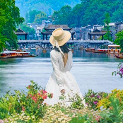 长沙+张家界+天门山+湘西+凤凰6日5晚私家团 长沙+张家界+天门山+湘西+凤凰6日5晚私家团