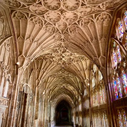 英国12日11晚私家团 英国12日11晚私家团