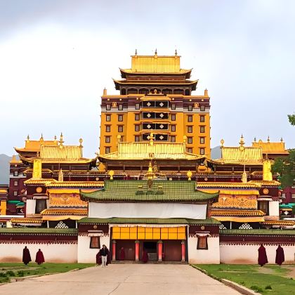 甘加秘境+拉卜楞寺+宁玛寺+莲宝叶则景区+各莫寺+瓦切塔林+黄河九曲第一湾+扎尕那+郎木寺景区10日9晚拼小团 甘加秘境+拉卜楞寺+宁玛寺+莲宝叶则景区+各莫寺+瓦切塔林+黄河九曲第一湾+扎尕那+郎木寺景区10日9晚拼小团