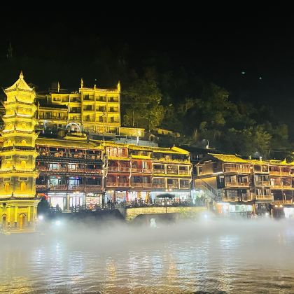长沙+张家界+武陵源+天门山+凤凰5日4晚跟团游 长沙+张家界+武陵源+天门山+凤凰5日4晚跟团游
