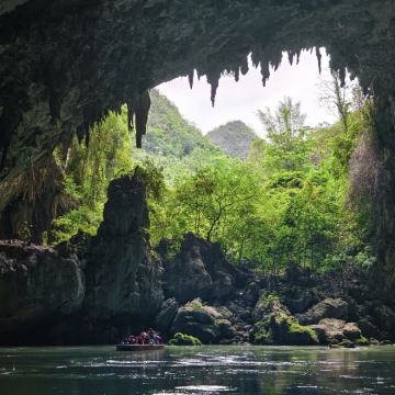 南宁+德天跨国瀑布景区+通灵大峡谷+百色+巴马5日4晚私家团 南宁+德天跨国瀑布景区+通灵大峡谷+百色+巴马5日4晚私家团