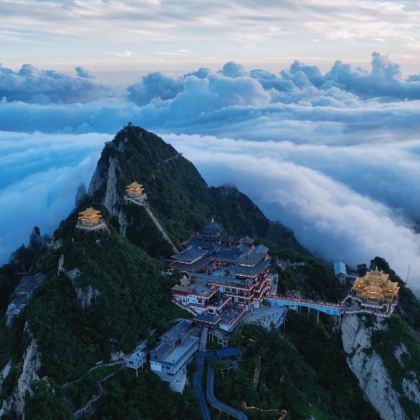 河南郑州+少林寺+洛阳龙门石窟+老君山+开封清明上河园5日4晚跟团游 河南郑州+少林寺+洛阳龙门石窟+老君山+开封清明上河园5日4晚跟团游