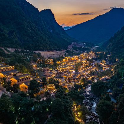 江西南昌+庐山风景名胜区+婺源+景德镇+三清山风景区5日4晚跟团游 江西南昌+庐山风景名胜区+婺源+景德镇+三清山风景区5日4晚跟团游