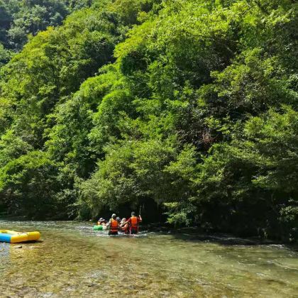 贵州贵阳+黄果树+荔波+西江千户苗寨+杉木河漂流5日4晚拼小团