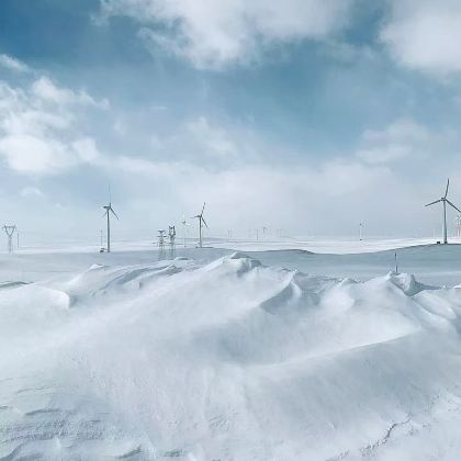 呼和浩特+辉腾锡勒草原+乌兰哈达火山地质公园+响沙湾5日4晚跟团游 呼和浩特+辉腾锡勒草原+乌兰哈达火山地质公园+响沙湾5日4晚跟团游