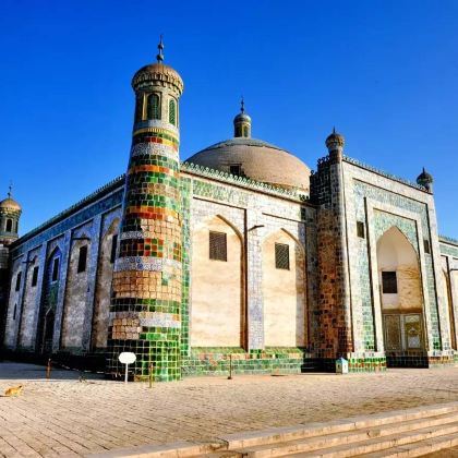 新疆乌鲁木齐+南疆+库尔勒+库车+喀什市9日8晚私家团 新疆乌鲁木齐+南疆+库尔勒+库车+喀什市9日8晚私家团