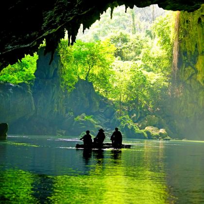 广西南宁+德天瀑布+通灵峡谷+巴马+北海6日5晚拼小团 广西南宁+德天瀑布+通灵峡谷+巴马+北海6日5晚拼小团