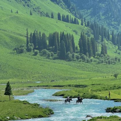 新疆乌鲁木齐+南疆+北疆+赛里木湖+伊犁+喀什地区14日13晚私家团 新疆乌鲁木齐+南疆+北疆+赛里木湖+伊犁+喀什地区14日13晚私家团