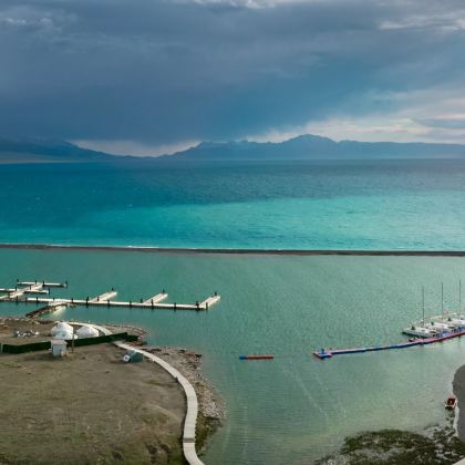 新疆赛里木湖+怪石峪风景区2日1晚跟团游