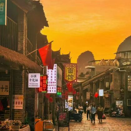 桂林+阳朔+尧山+漓江古东景区-古东瀑布景区+兴坪古镇+九马画山+漓江竹筏游+遇龙河竹筏漂游4日3晚跟团游 桂林+阳朔+尧山+漓江古东景区-古东瀑布景区+兴坪古镇+九马画山+漓江竹筏游+遇龙河竹筏漂游4日3晚跟团游