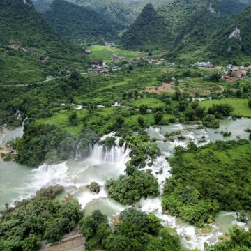 广西南宁+巴马+百色浩坤湖+通灵大峡谷+德天跨国瀑布景区6日5晚私家团 广西南宁+巴马+百色浩坤湖+通灵大峡谷+德天跨国瀑布景区6日5晚私家团