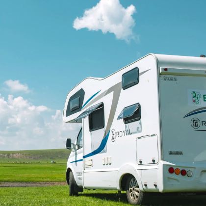 户外活动 ·【全程房车·一家一房车·含机票】呼伦贝尔 6天5晚房车亲子游【草原房车星空露营+蒙古人家冰煮羊+草原夕阳BBQ+马之舞+套娃畅玩】【森林驯鹿+千米滑草+房车下午茶+挤牛奶+喂小羊+射箭+亲子乐园大比拼】 户外活动 ·【全程房车·一家一房车·含机票】呼伦贝尔 6天5晚房车亲子游【草原房车星空露营+蒙古人家冰煮羊+草原夕阳BBQ+马之舞+套娃畅玩】【森林驯鹿+千米滑草+房车下午茶+挤牛奶+喂小羊+射箭+亲子乐园大比拼】