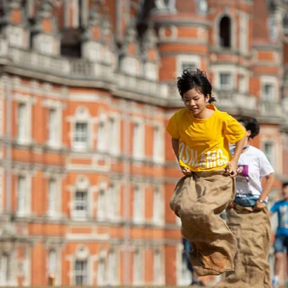 主题营地·【英式课堂】伦敦大学皇家霍洛维学院16天国际夏令营 | ESL10节课 | 校园活动 | 牛津剑桥大学 | 大英博物馆~自然历史博物馆，海滨布莱顿