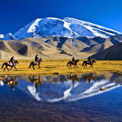 新疆南疆+库尔勒+喀什市+帕米尔高原10日9晚私家团 新疆南疆+库尔勒+喀什市+帕米尔高原10日9晚私家团