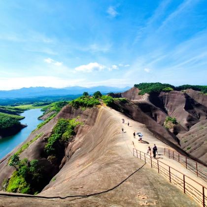 飞天山景区+瓦窑坪历史文化街区+白廊景区+东江湖旅游区+莽山五指峰景区+高椅岭旅游区+苏仙岭6日3晚跟团游 飞天山景区+瓦窑坪历史文化街区+白廊景区+东江湖旅游区+莽山五指峰景区+高椅岭旅游区+苏仙岭6日3晚跟团游