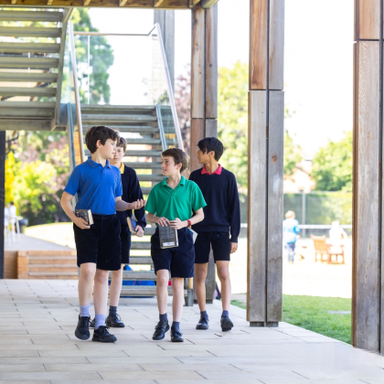 优选夏校•英国萨姆菲尔德学校暑期国际游学14天夏令营，沉浸式一周15小时英语课堂，提升语言和实践能力/全食宿住宿环境，体验当地学生的学习和生活/多元化国际学生交流学习/探访名校牛津、剑桥大学+大英博物馆