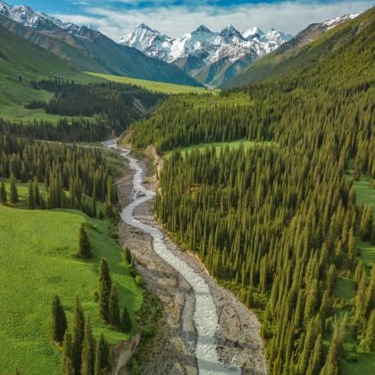 中国新疆赛里木湖+夏塔旅游区+琼库什台+恰西草原风景旅游区+那拉提旅游风景区8日7晚跟团游