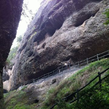 六安+皖西大裂谷+大别山石窟+安徽省皖西博物馆3日2晚私家团 六安+皖西大裂谷+大别山石窟+安徽省皖西博物馆3日2晚私家团