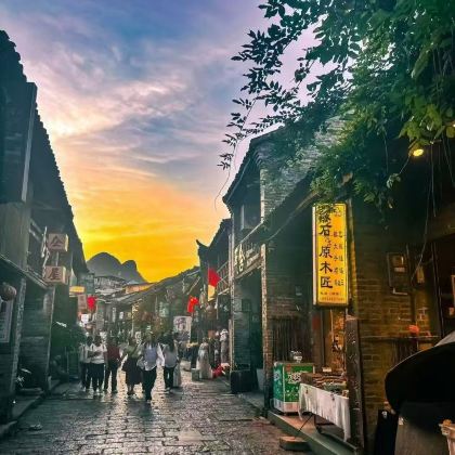 桂林+阳朔+尧山+漓江古东景区-古东瀑布景区+兴坪古镇+九马画山+漓江竹筏游+遇龙河竹筏漂游4日3晚跟团游 桂林+阳朔+尧山+漓江古东景区-古东瀑布景区+兴坪古镇+九马画山+漓江竹筏游+遇龙河竹筏漂游4日3晚跟团游
