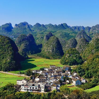 贵州贵阳+万峰林景区+中国天眼科普基地+都匀秦汉影视城+荔波小七孔景区+西江千户苗寨+黄果树瀑布8日7晚跟团游