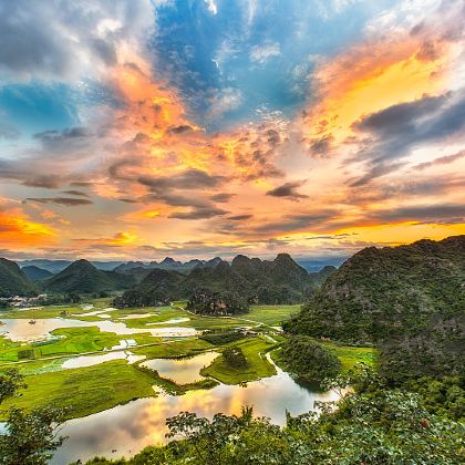 云南昆明+建水+元阳+碧色寨风景区+普者黑风景区+弥勒6日5晚私家团 云南昆明+建水+元阳+碧色寨风景区+普者黑风景区+弥勒6日5晚私家团