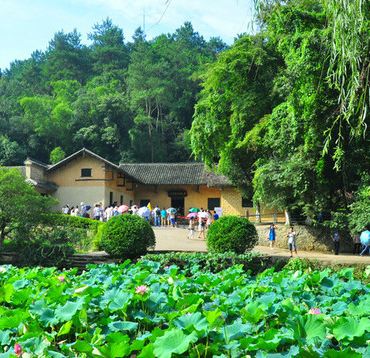 长沙+韶山+张家界+凤凰县6日5晚私家团 长沙+韶山+张家界+凤凰县6日5晚私家团