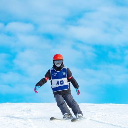 滑雪·翠云山6日独立营【12星座主题雪道】五钻酒店,【多元化技能营会】教练资深团队+丰富的教学经验+科学课程体系,分队1对1指导教学+保姆级照顾饮食起居【满分食宿,高品高配】这个雪季,我们继续“雪”液沸腾! 滑雪·翠云山6日独立营【12星座主题雪道】五钻酒店,【多元化技能营会】教练资深团队+丰富的教学经验+科学课程体系,分队1对1指导教学+保姆级照顾饮食起居【满分食宿,高品高配】这个雪季,我们继续“雪”液沸腾!