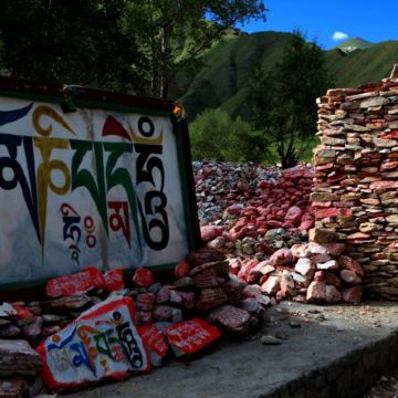 玉树市+三江源国家公园+新寨嘉那嘛呢石经城+龙羊峡+尕尔寺大峡谷生态旅游区+察尔汗盐湖+大柴旦翡翠湖旅游景区15日14晚私家团 玉树市+三江源国家公园+新寨嘉那嘛呢石经城+龙羊峡+尕尔寺大峡谷生态旅游区+察尔汗盐湖+大柴旦翡翠湖旅游景区15日14晚私家团