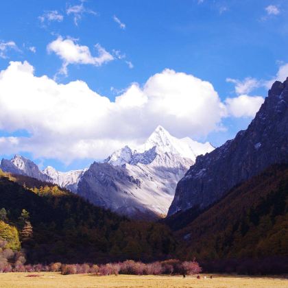 成都+四姑娘山+丹巴+甲居藏寨+墨石公园景区+塔公草原+新都桥+理塘+稻城亚丁+木格措+海螺沟+乡城11日10晚私家团