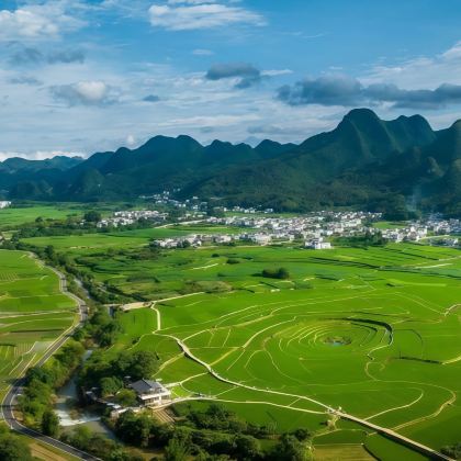 贵州贵阳+兴义+马岭河+黄果树景区+梵净山+镇远+荔波+西江千户苗寨+织金洞8日7晚跟团游 贵州贵阳+兴义+马岭河+黄果树景区+梵净山+镇远+荔波+西江千户苗寨+织金洞8日7晚跟团游