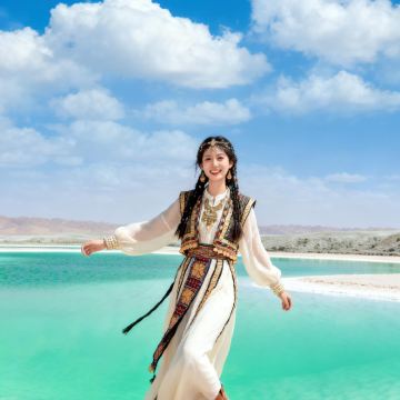 青海湖景区+茶卡盐湖+敦煌+莫高窟+张掖6日5晚跟团游 青海湖景区+茶卡盐湖+敦煌+莫高窟+张掖6日5晚跟团游