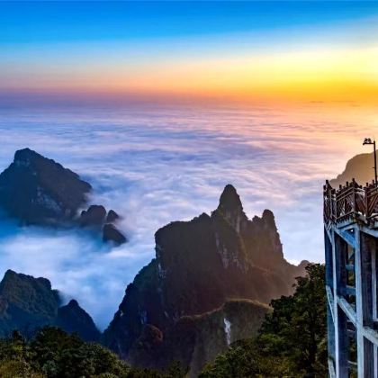 张家界+武陵源+天门山国家森林公园+凤凰古城+芙蓉镇5日4晚跟团游 张家界+武陵源+天门山国家森林公园+凤凰古城+芙蓉镇5日4晚跟团游