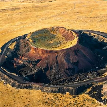 历史人文·内蒙呼和浩特6天5晚亲子营·解锁火山、沙漠、草原3大地貌,沙漠版迪士尼库布齐沙漠莲花酒店,乌兰哈达火山,辉腾锡勒草原,体验牧野山河 历史人文·内蒙呼和浩特6天5晚亲子营·解锁火山、沙漠、草原3大地貌,沙漠版迪士尼库布齐沙漠莲花酒店,乌兰哈达火山,辉腾锡勒草原,体验牧野山河