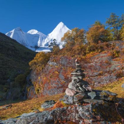 丹巴中路藏寨+亚拉雪山风景区+墨石公园景区+甲居藏寨+党岭村+神木垒5日4晚私家团