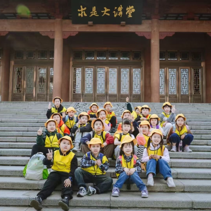 历史人文•6天5晚浙江独立夏令营|跟着课本游浙里--杭州+乌镇+嘉兴+绍兴+金华--西湖游船+浙江大学+浙江省博物馆+宋城千古情+乌镇东栅+鲁迅故居兰亭+广州街+香港街+明清宫苑+金华双龙洞=充实2025夏令营 历史人文•6天5晚浙江独立夏令营|跟着课本游浙里--杭州+乌镇+嘉兴+绍兴+金华--西湖游船+浙江大学+浙江省博物馆+宋城千古情+乌镇东栅+鲁迅故居兰亭+广州街+香港街+明清宫苑+金华双龙洞=充实2025夏令营