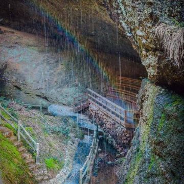 六安+皖西大裂谷+大别山石窟+安徽省皖西博物馆3日2晚私家团 六安+皖西大裂谷+大别山石窟+安徽省皖西博物馆3日2晚私家团