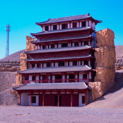 张掖七彩丹霞旅游景区+鸣沙山月牙泉+莫高窟+大柴旦翡翠湖旅游景区+茶卡盐湖+青海湖6日5晚跟团游