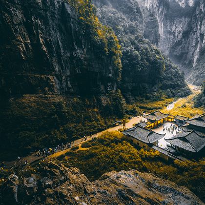 重庆+武隆天生三桥+龙水峡地缝+李子坝轻轨站2日1晚私家团