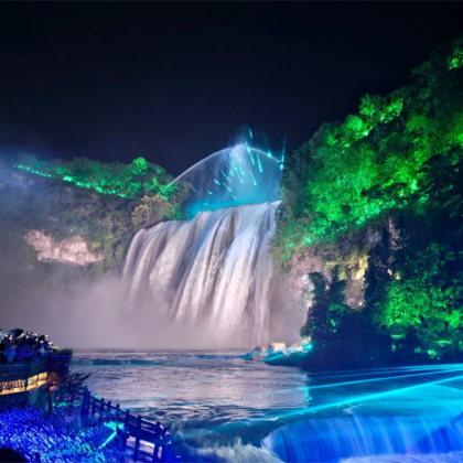 户外活动·寻寨黔东南6日亲子营丨夜游亚洲Di一的黄果树瀑布,漫步小七孔仙境,深入西江千户苗寨大狂欢,洞穴索降钻地心探奇幻世界,观大国基建桥梁神话,苗舞刺绣、拦门酒长桌宴,一览侗寨苗寨民俗风情 户外活动·寻寨黔东南6日亲子营丨夜游亚洲Di一的黄果树瀑布,漫步小七孔仙境,深入西江千户苗寨大狂欢,洞穴索降钻地心探奇幻世界,观大国基建桥梁神话,苗舞刺绣、拦门酒长桌宴,一览侗寨苗寨民俗风情