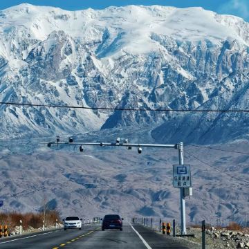 新疆喀什市+帕米尔高原+盘龙古道+喀拉库勒湖景区+白沙山-白沙湖景区+喀什古石头城2日1晚拼小团 新疆喀什市+帕米尔高原+盘龙古道+喀拉库勒湖景区+白沙山-白沙湖景区+喀什古石头城2日1晚拼小团