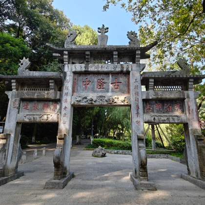 襄阳+古隆中+襄阳古城4日3晚私家团 襄阳+古隆中+襄阳古城4日3晚私家团