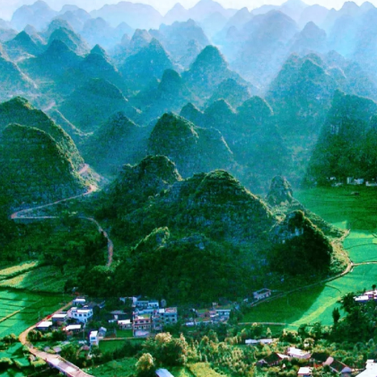贵州贵阳+兴义+马岭河+黄果树景区+梵净山+镇远县+荔波+西江千户苗寨8日7晚跟团游 贵州贵阳+兴义+马岭河+黄果树景区+梵净山+镇远县+荔波+西江千户苗寨8日7晚跟团游
