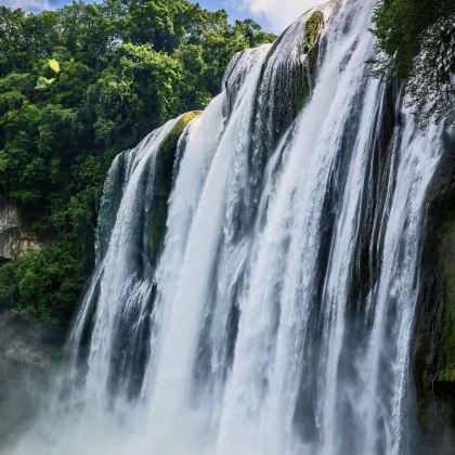 黄果树景区+万峰林景区+草海国家级自然保护区+六枝龙井生态温泉度假区+马岭河峡谷景区6日5晚私家团 黄果树景区+万峰林景区+草海国家级自然保护区+六枝龙井生态温泉度假区+马岭河峡谷景区6日5晚私家团