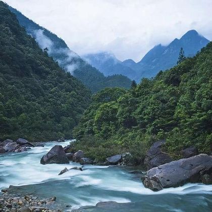 武夷山国家公园+九曲溪漂流+龙川大峡谷4日3晚拼小团 武夷山国家公园+九曲溪漂流+龙川大峡谷4日3晚拼小团
