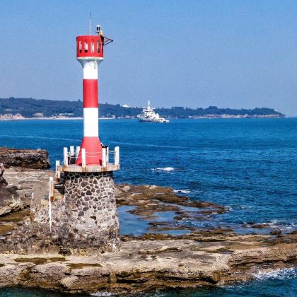 北海银滩景区+涠洲岛+鳄鱼山景区-火山口地质公园+天主教堂+五彩滩+北海金海湾红树林生态旅游区+侨港风情街5日4晚拼小团 北海银滩景区+涠洲岛+鳄鱼山景区-火山口地质公园+天主教堂+五彩滩+北海金海湾红树林生态旅游区+侨港风情街5日4晚拼小团