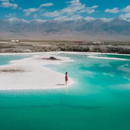 莫高窟+鸣沙山月牙泉+大柴旦翡翠湖旅游景区+乌素特水上雅丹地质公园+无极龙凤宫+茶卡盐湖+青海湖景区8日7晚私家团 莫高窟+鸣沙山月牙泉+大柴旦翡翠湖旅游景区+乌素特水上雅丹地质公园+无极龙凤宫+茶卡盐湖+青海湖景区8日7晚私家团
